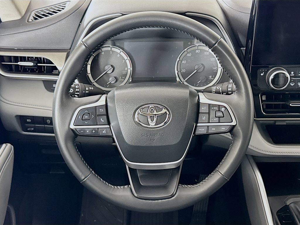 Certified 2023 Toyota Highlander XLE image 12