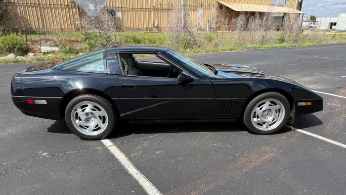 Used 1990 Chevrolet Corvette ZR-1 RWD image 7