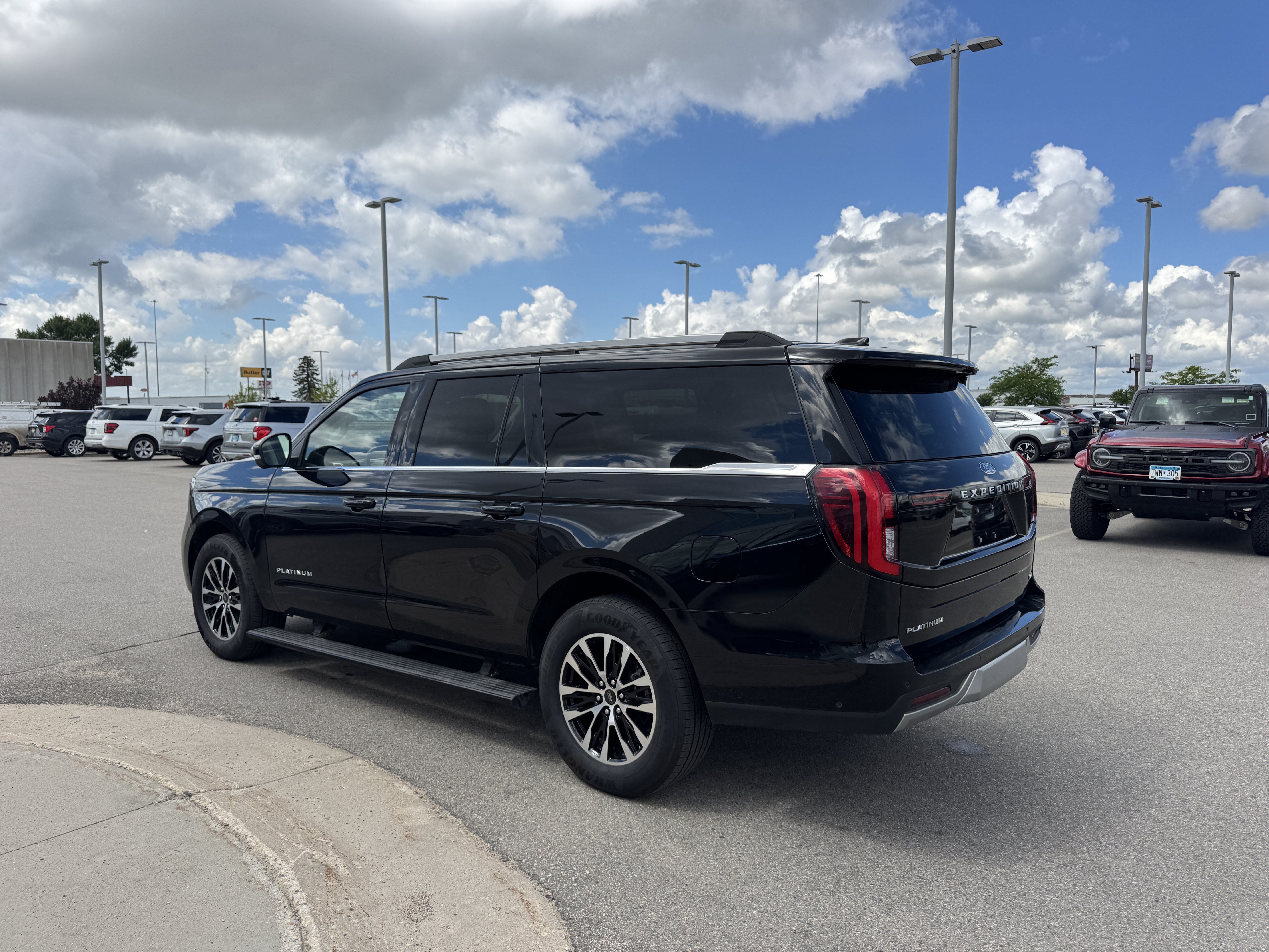 Used 2025 Ford Expedition Max Platinum AWD/4WD image 3