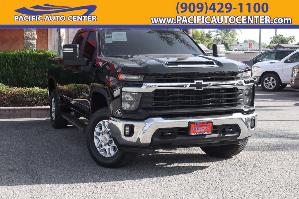 Used 2024 Chevrolet Silverado 2500 LT w/ Convenience Package AWD/4WD image 1