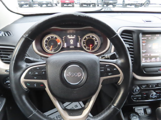 Used 2016 Jeep Cherokee Latitude w/ Comfort/Convenience Group AWD/4WD image 34