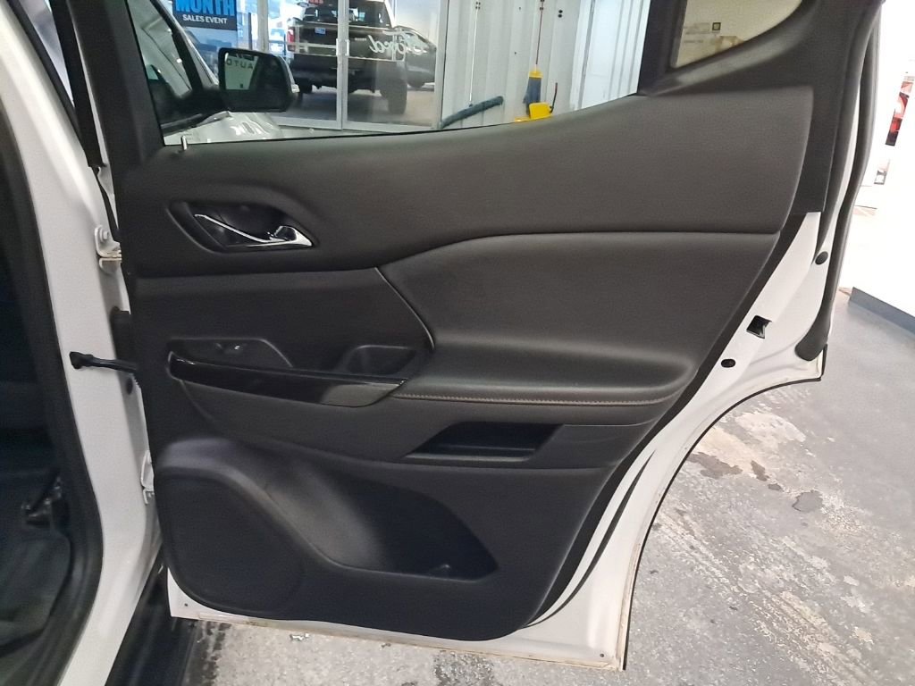 Used 2022 GMC Acadia AT4 w/ Technology Package image 32