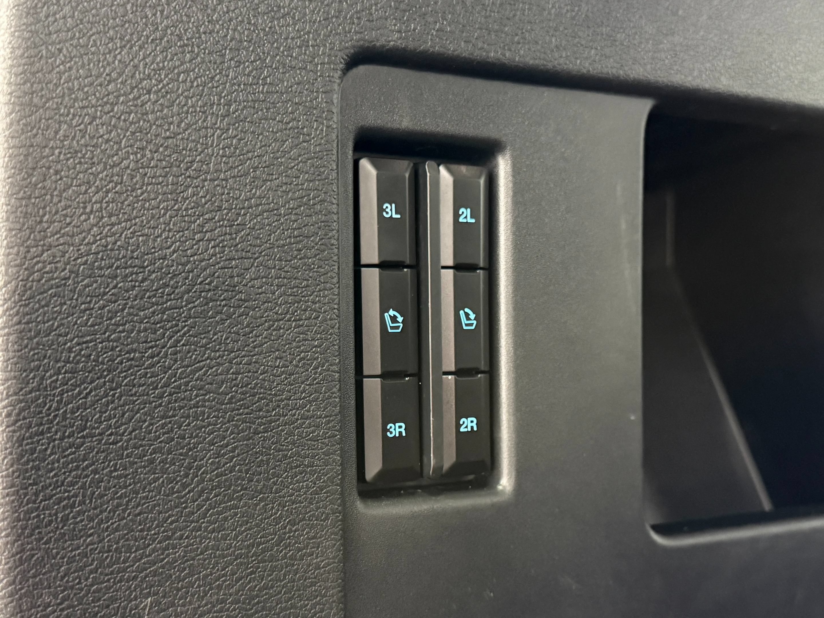Used 2023 Ford Expedition Limited AWD/4WD image 37
