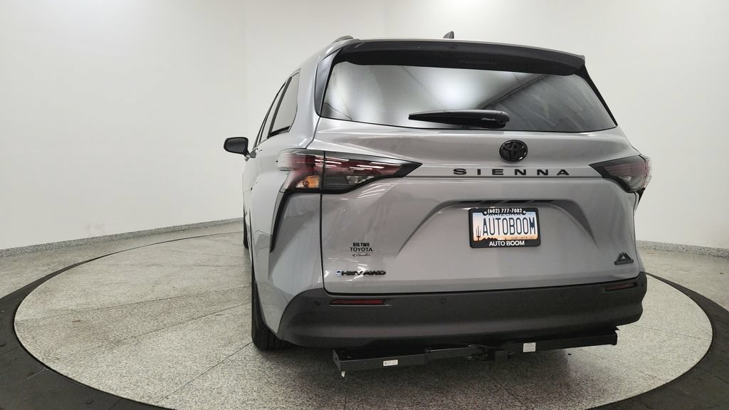 Used 2026 Toyota Sienna XLE Woodland Edition AWD/4WD image 4