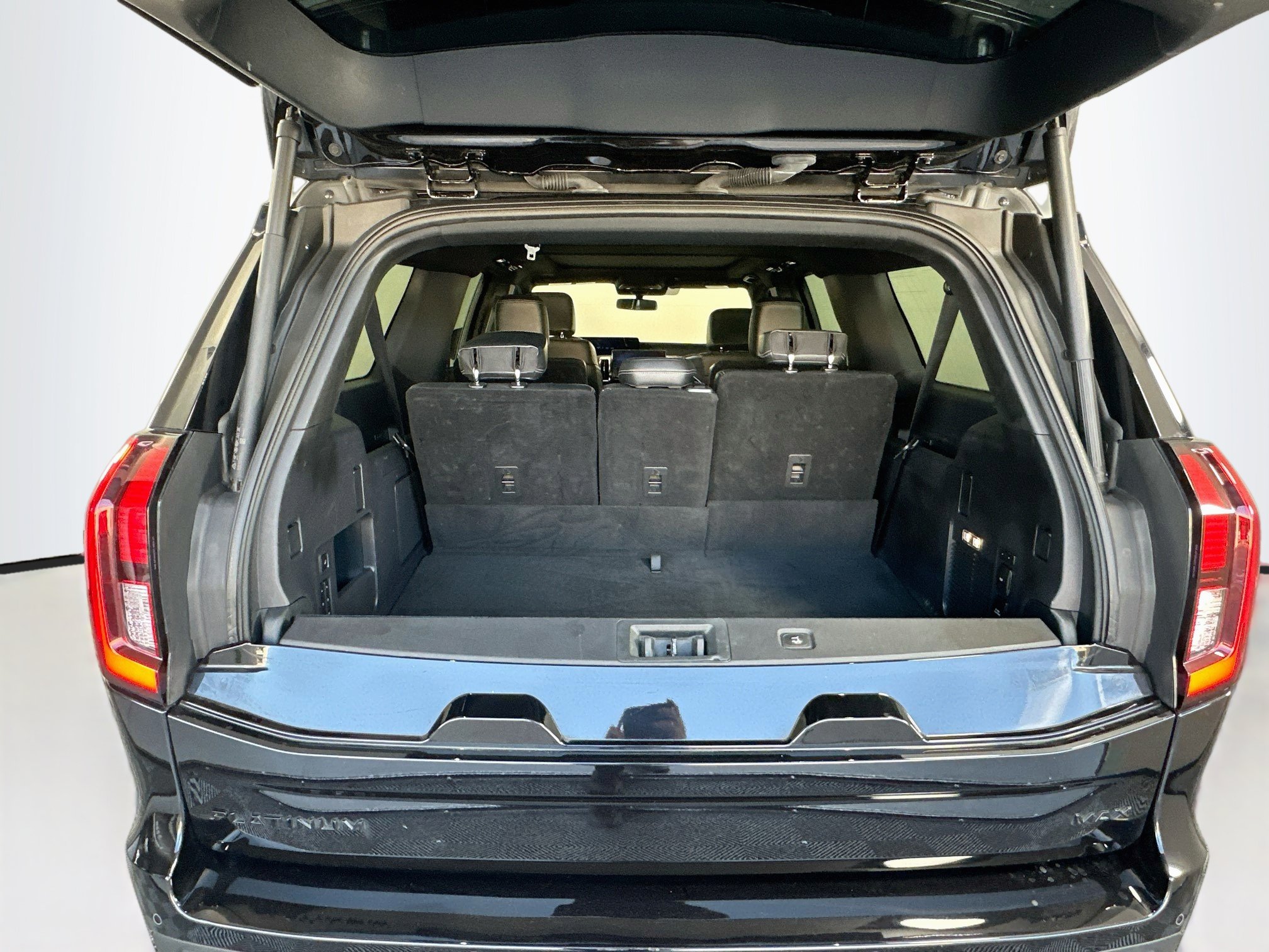 Used 2025 Ford Expedition Max Platinum w/ Stealth Performance Package AWD/4WD image 32