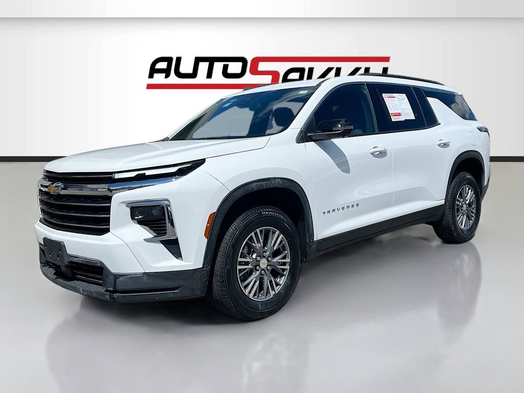 Used 2025 Chevrolet Traverse LT w/ Driver Confidence Package AWD/4WD image 3