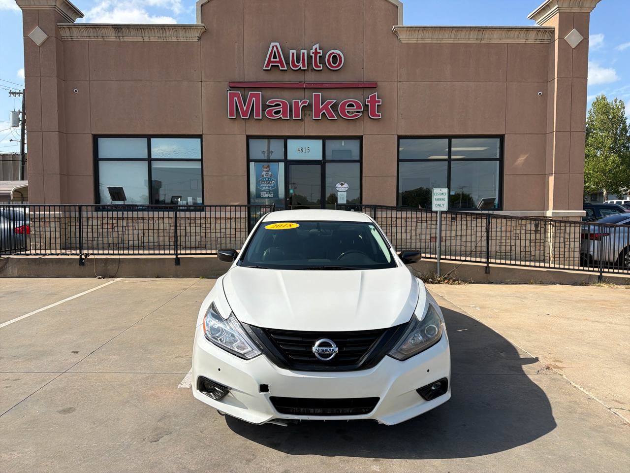 Used 2018 Nissan Altima 2.5 SR w/ SR Midnight Edition FWD image 2