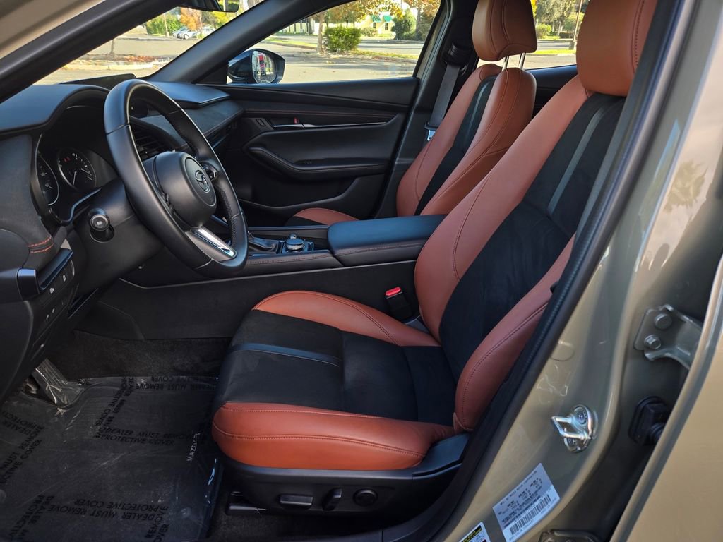 Certified 2025 MAZDA MAZDA3 Carbon w/ Appearance Package image 16