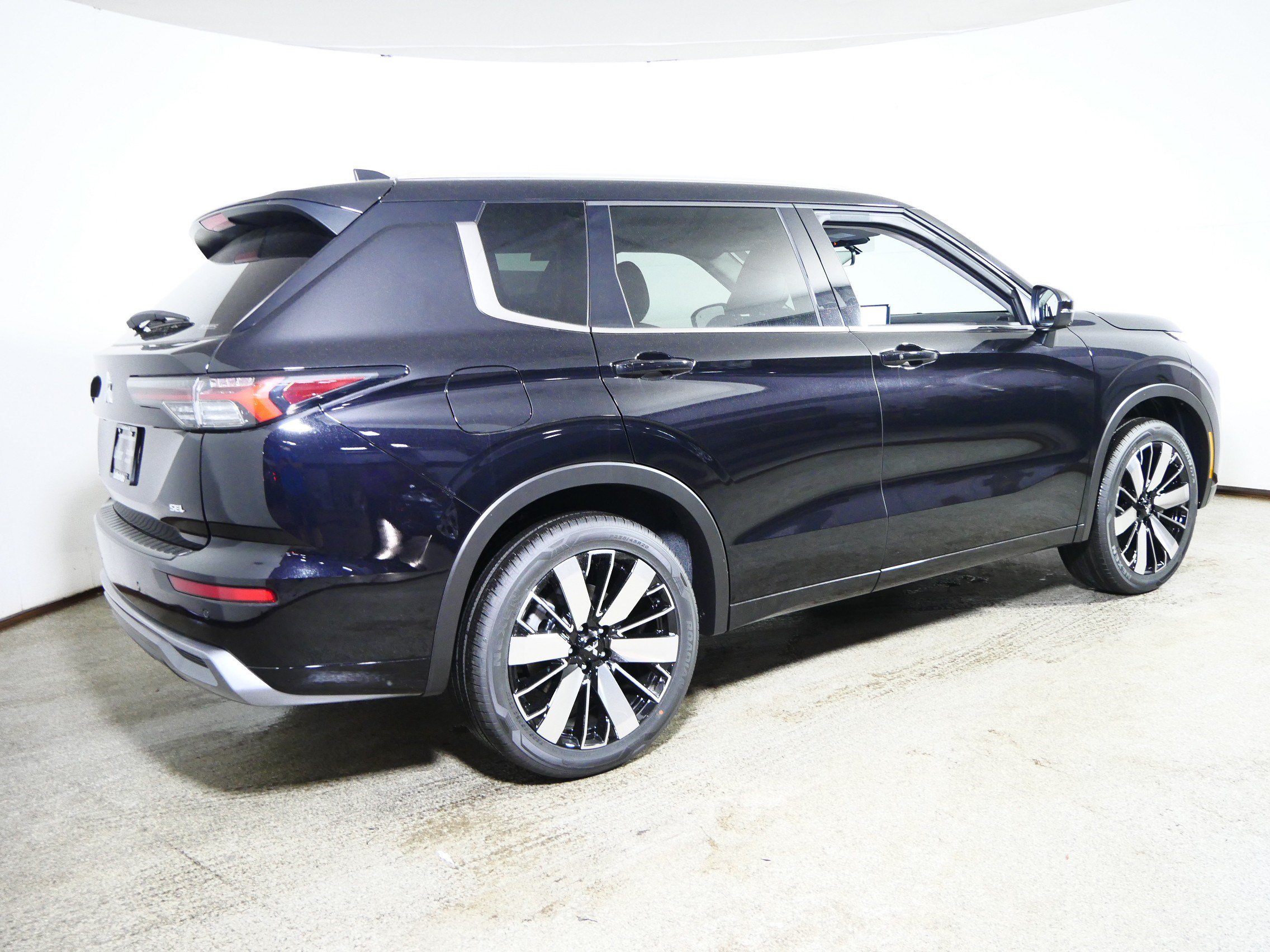 New 2026 Mitsubishi Outlander SEL AWD/4WD image 2
