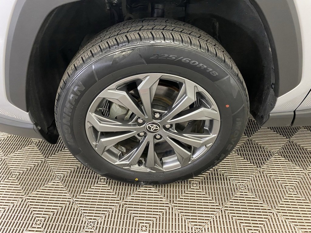 Used 2022 Toyota RAV4 XLE Premium image 6