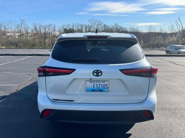 Used 2023 Toyota Highlander L image 4