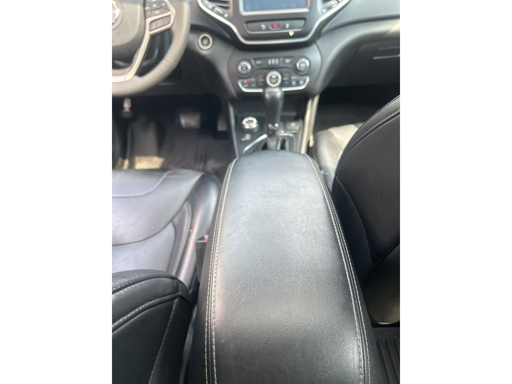 Used 2022 Jeep Cherokee Latitude Lux w/ Sun & Sound Group AWD/4WD image 11