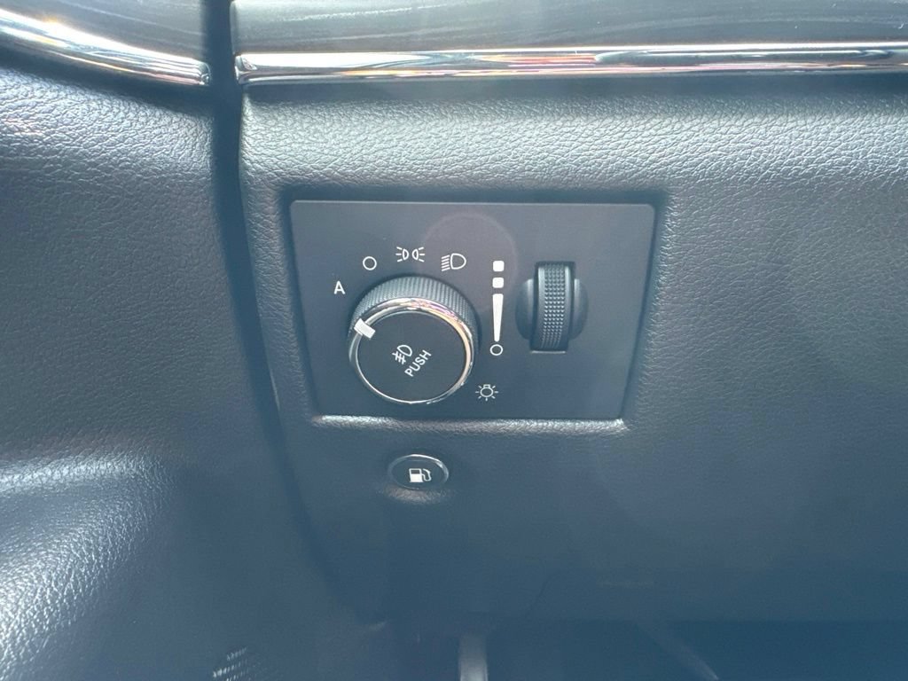 Used 2021 Jeep Grand Cherokee Limited AWD/4WD image 12