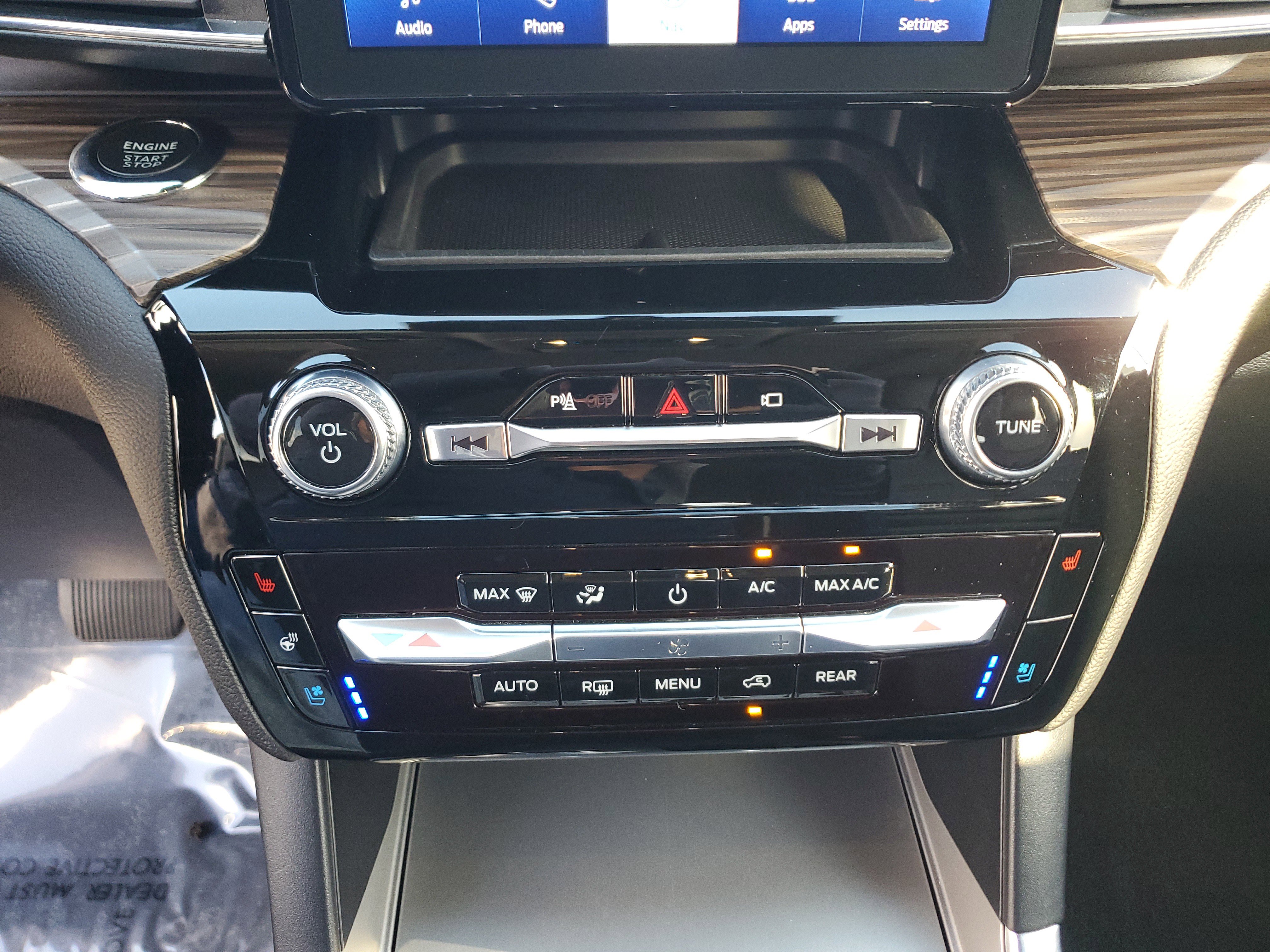 Used 2022 Ford Explorer Limited w/ Equipment Group 301A image 27