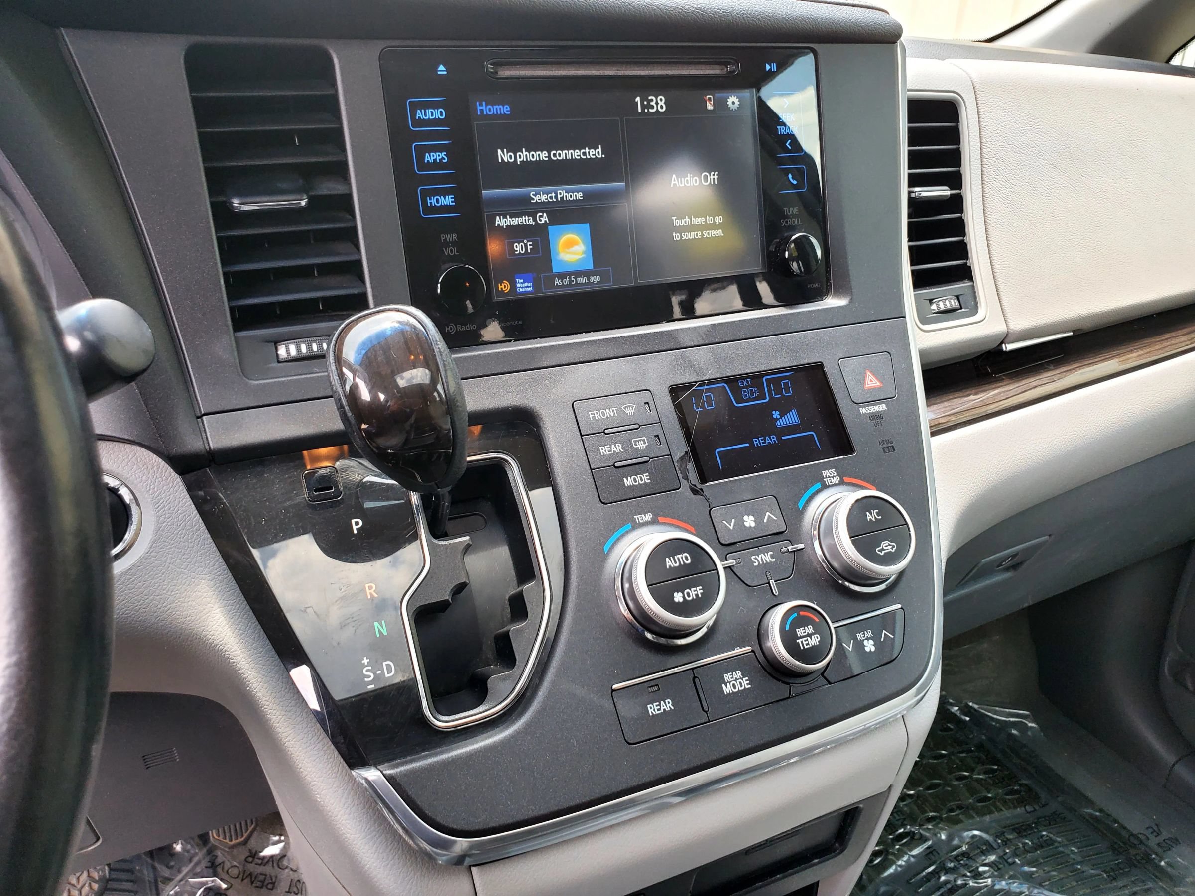 Used 2015 Toyota Sienna XLE FWD image 44
