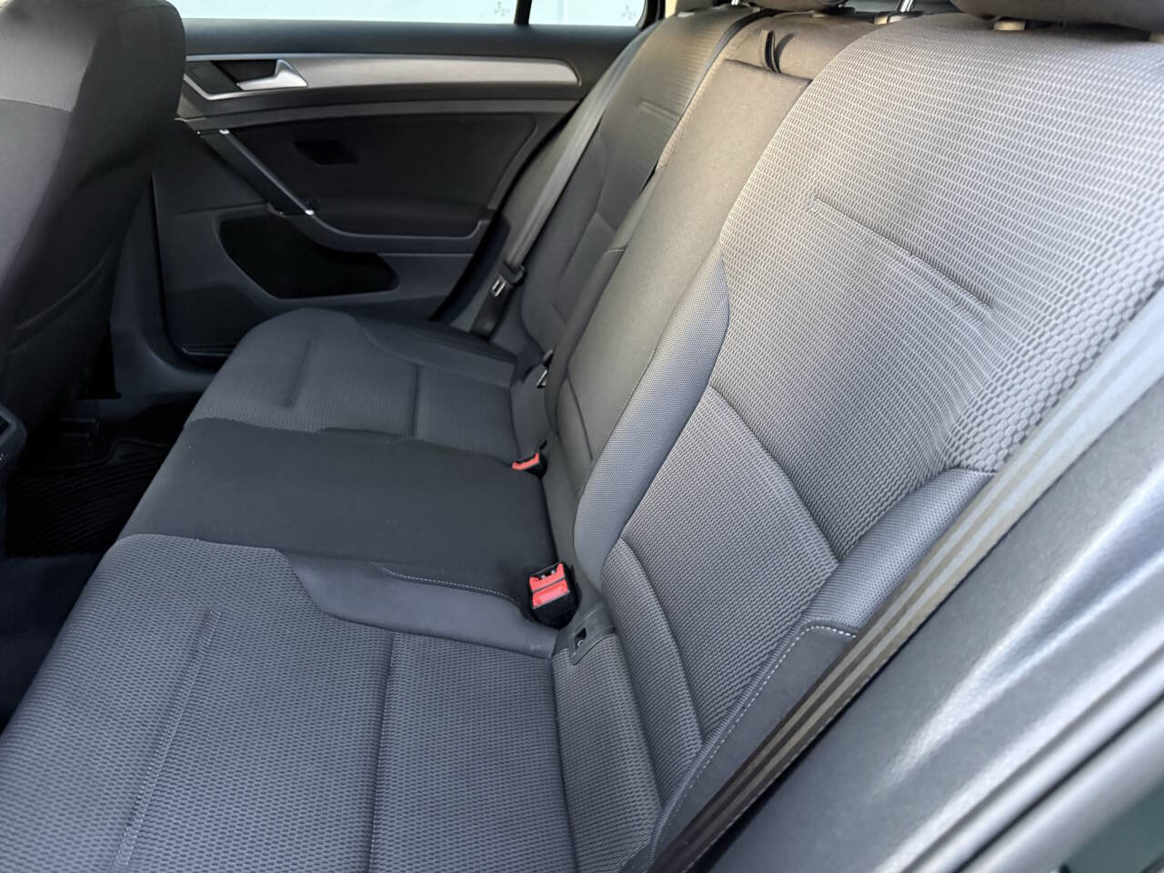 Used 2017 Volkswagen Golf S image 16