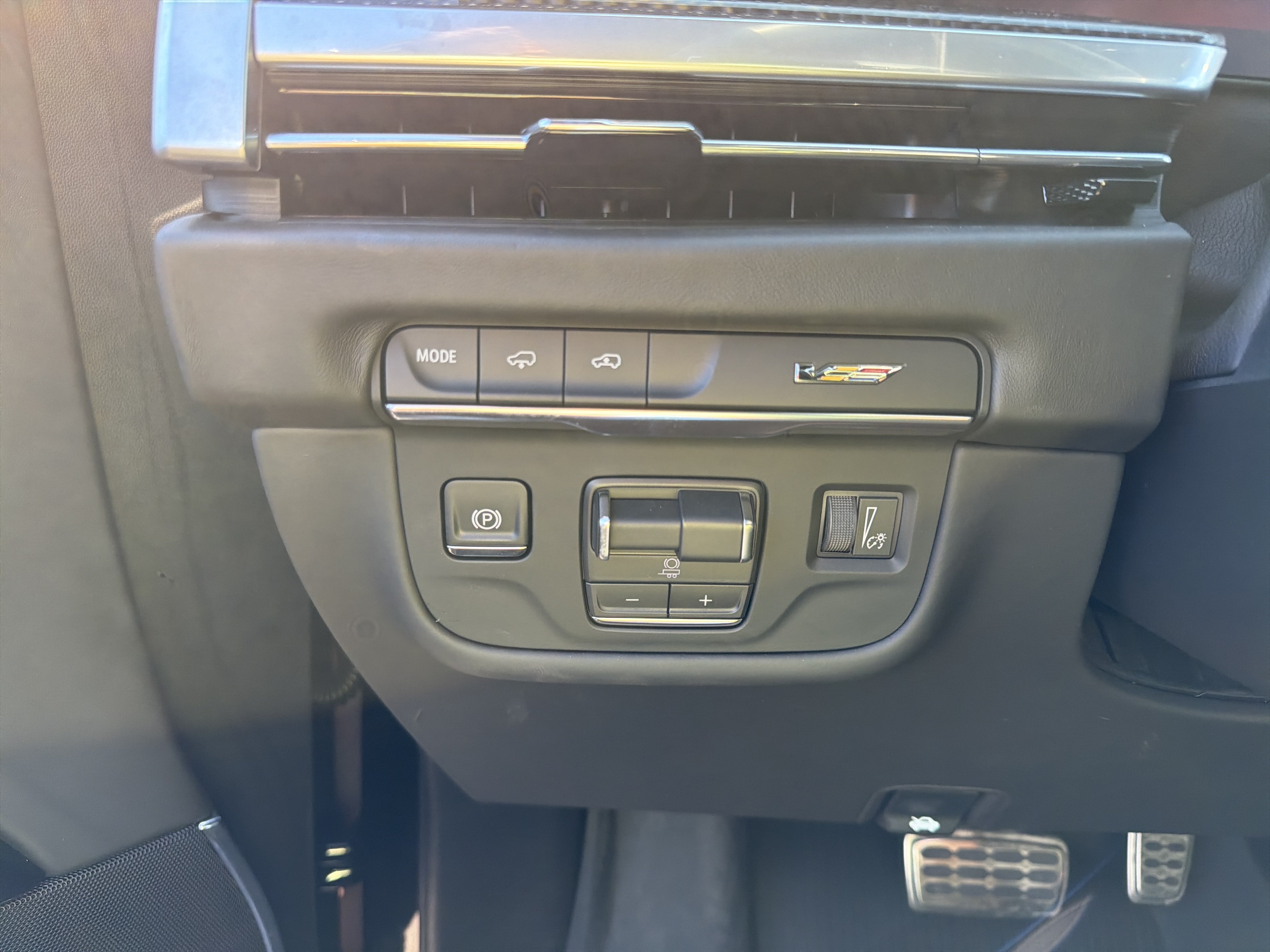 Used 2025 Cadillac Escalade V AWD/4WD image 18
