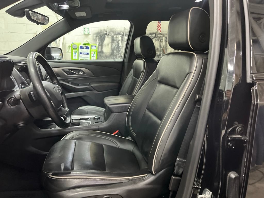 Used 2023 Chevrolet Traverse Premier w/ Redline Edition FWD image 14