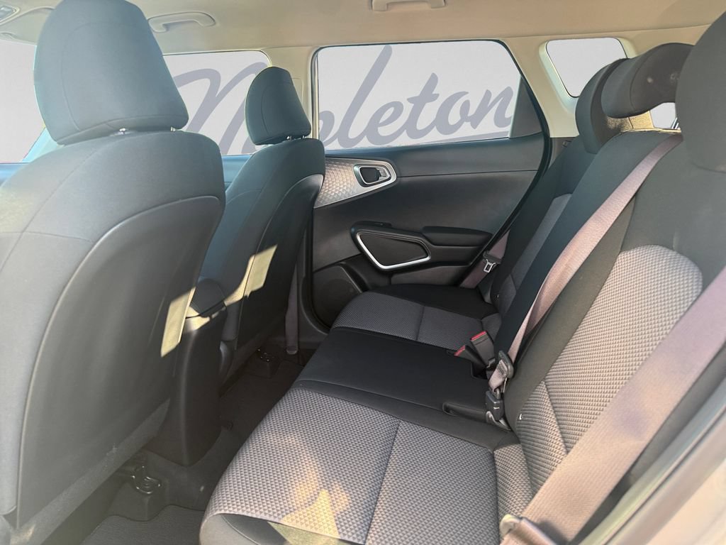 Used 2025 Kia Soul LX w/ LX Technology Package FWD image 30