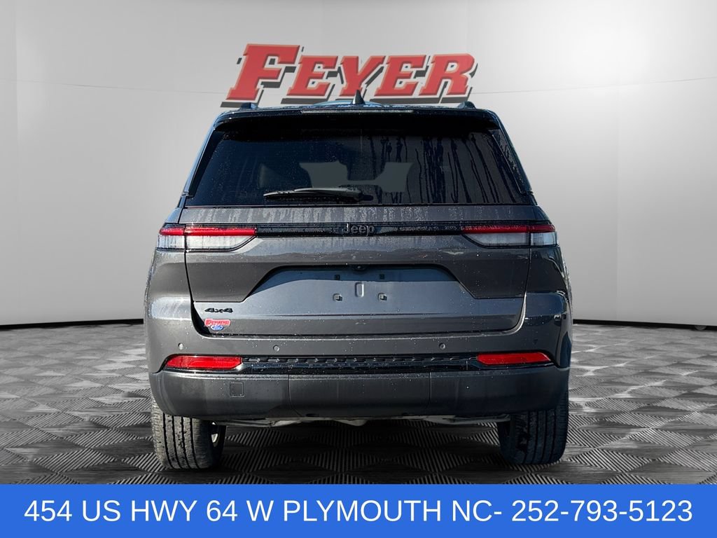Used 2025 Jeep Grand Cherokee Altitude AWD/4WD image 4