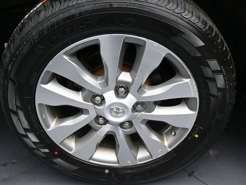 Used 2015 Toyota Sequoia Limited image 38