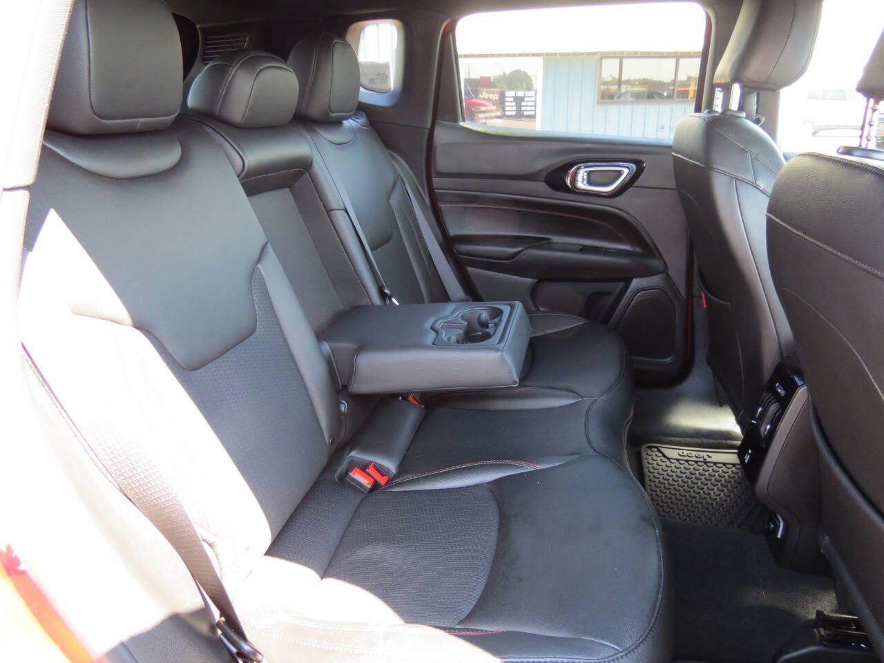 Used 2025 Jeep Compass Trailhawk w/ Trailhawk Convenience Group AWD/4WD image 24