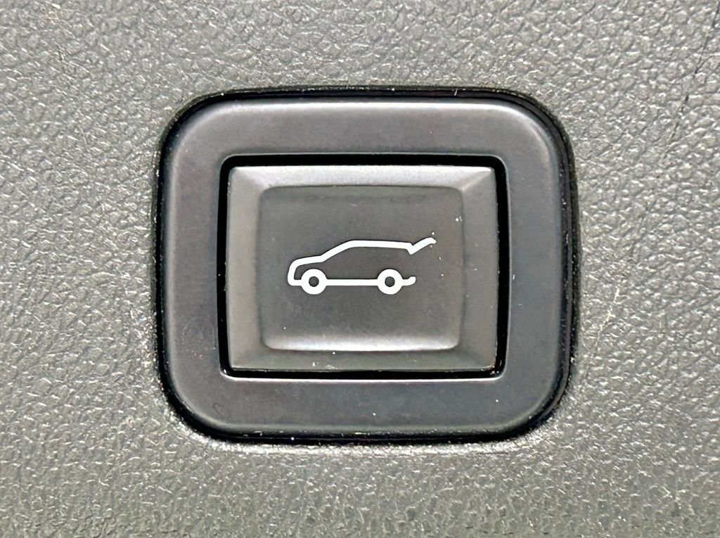 Used 2022 Chevrolet Tahoe LT w/ LT Signature Plus Package image 17