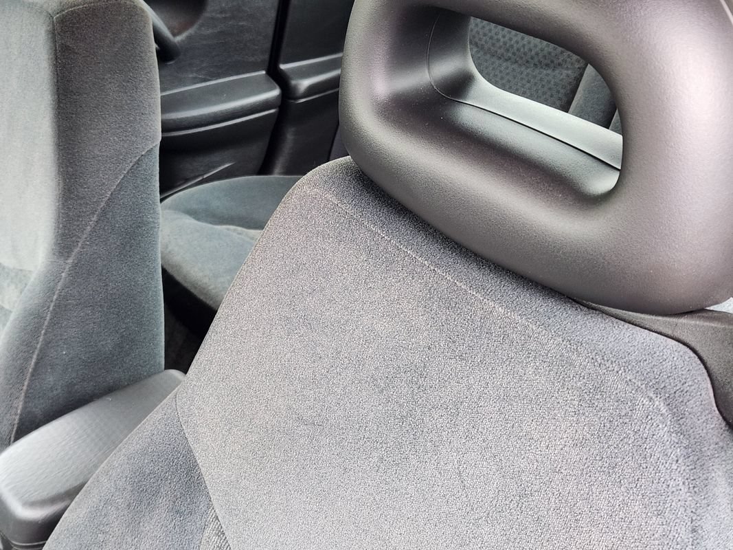 Used 2004 Saturn ION Level 3 w/ Travel Pkg FWD image 18