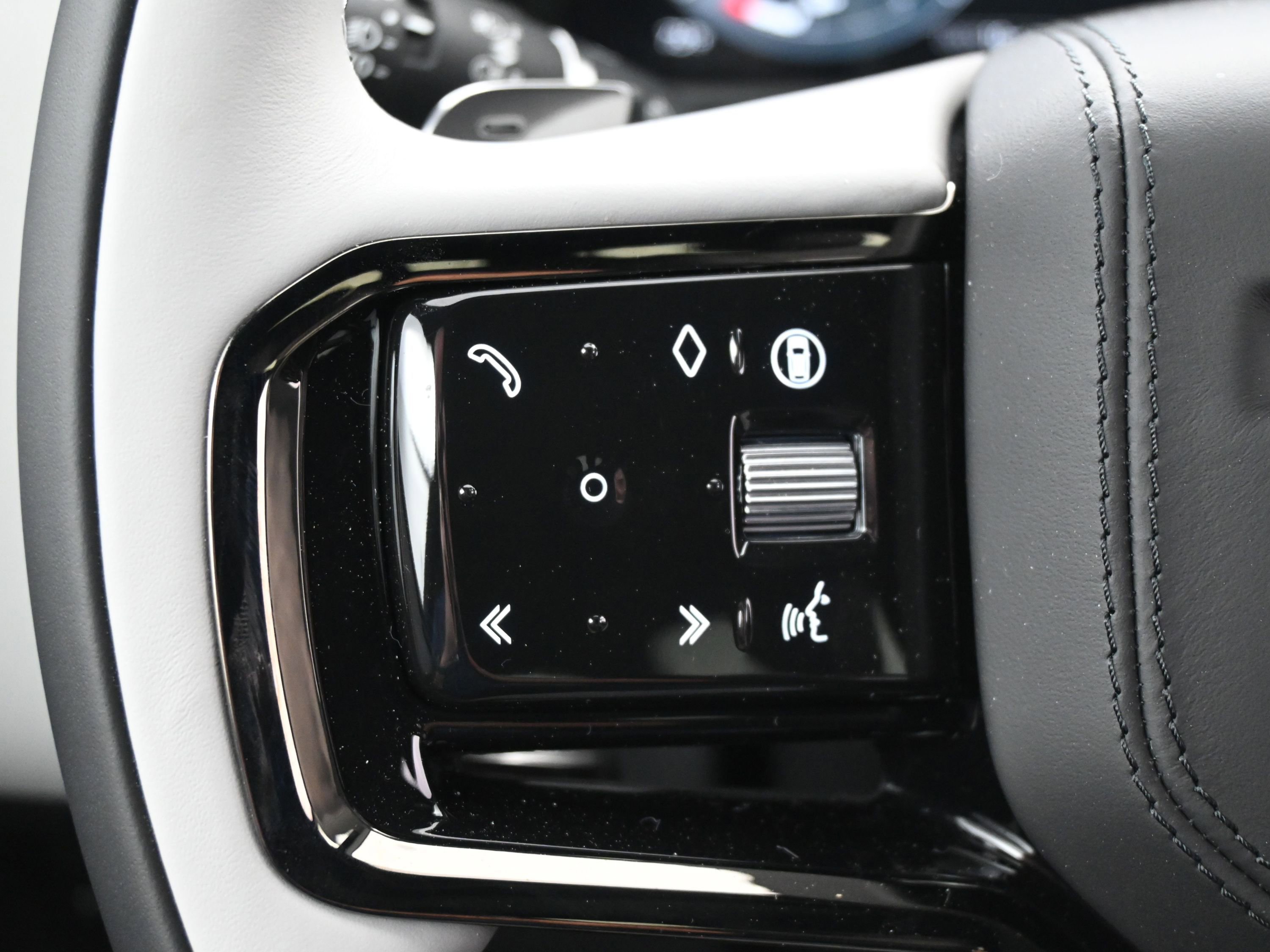 New 2026 Land Rover Range Rover Velar Dynamic SE image 18