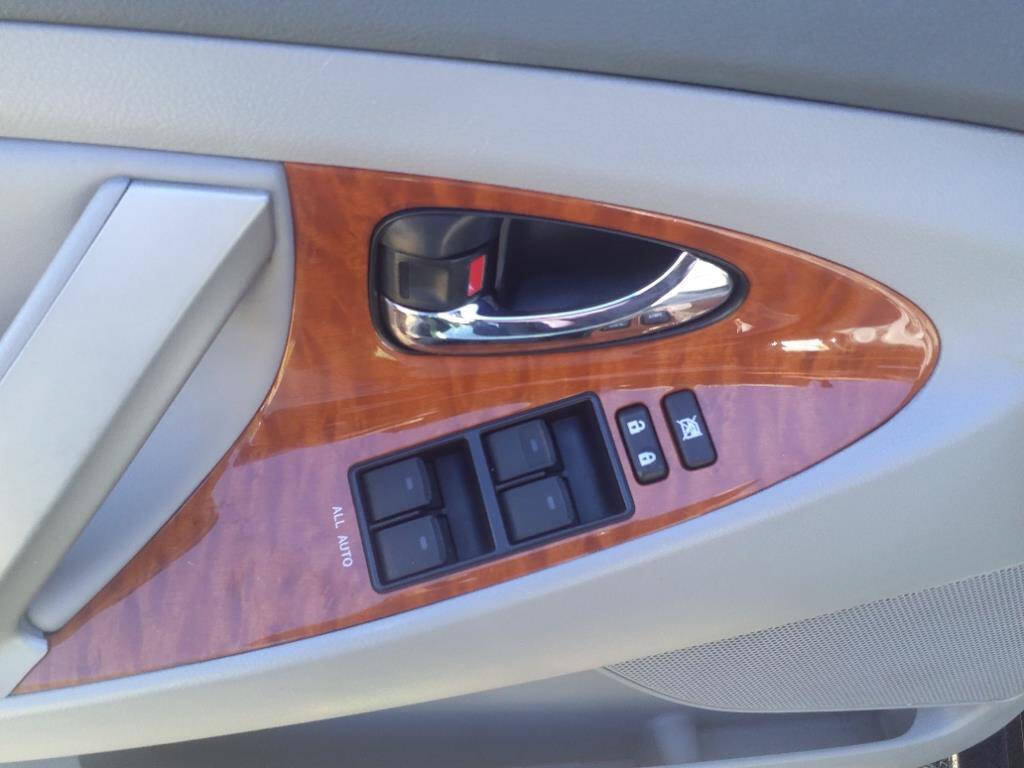 Used 2011 Toyota Camry XLE image 12