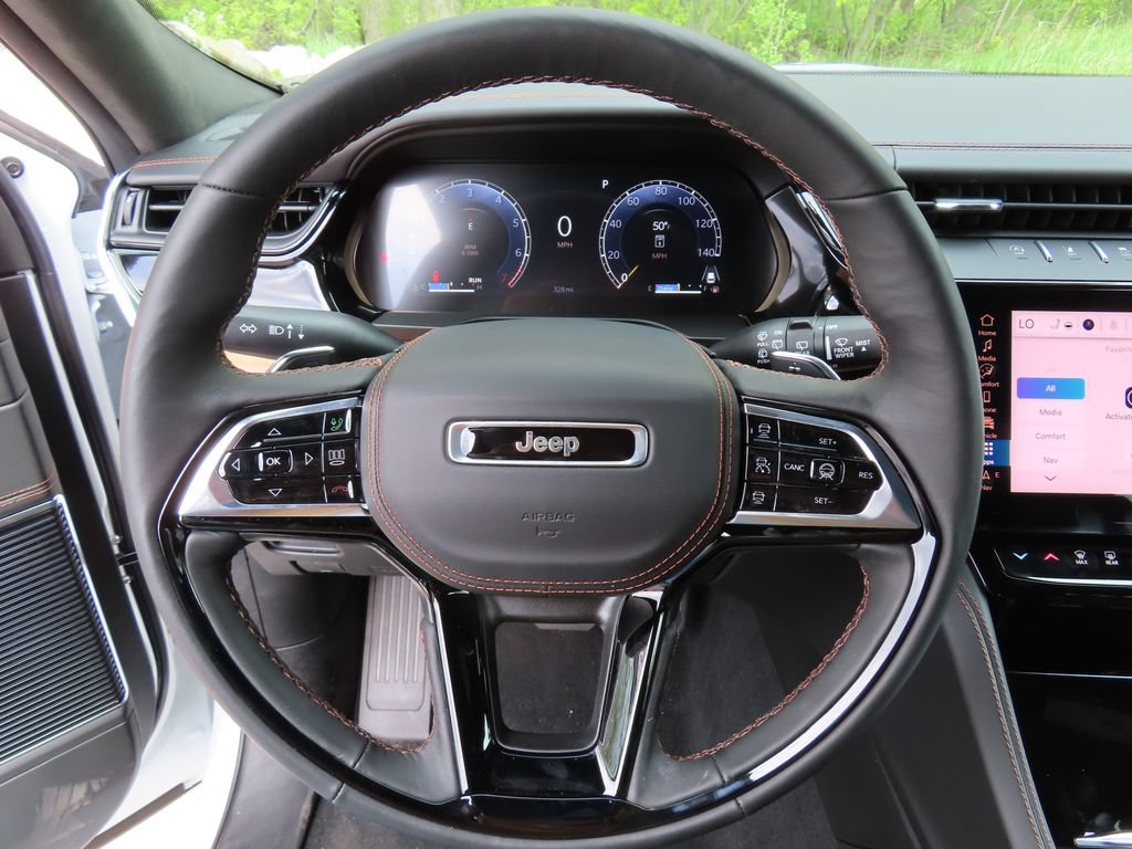 New 2026 Jeep Grand Cherokee Summit AWD/4WD image 4