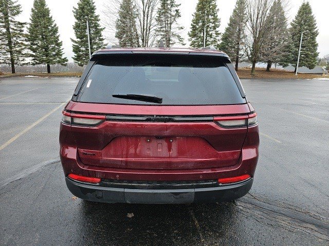 Used 2024 Jeep Grand Cherokee Altitude image 5