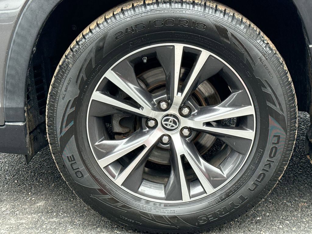 Used 2019 Toyota Highlander LE image 18