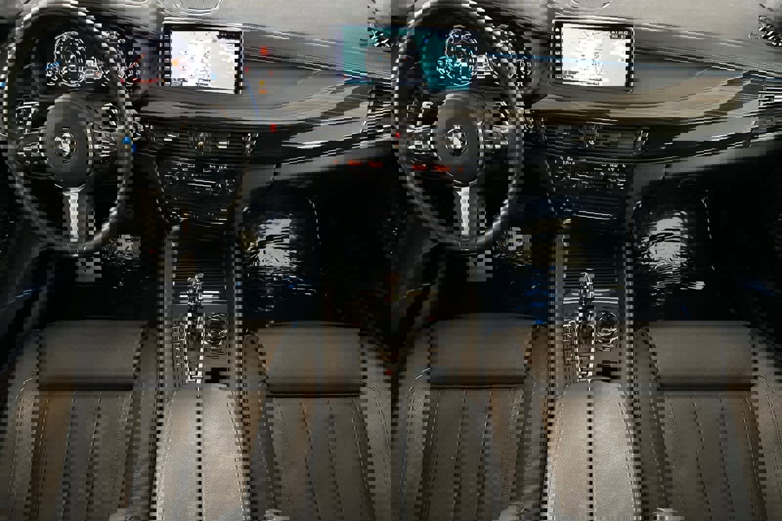 Used 2019 BMW X6 xDrive50i w/ M Sport Package image 3