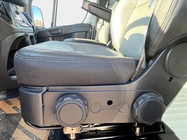 New 2025 RAM ProMaster 3500 w/ Quick Order Package 22G SLT image 12