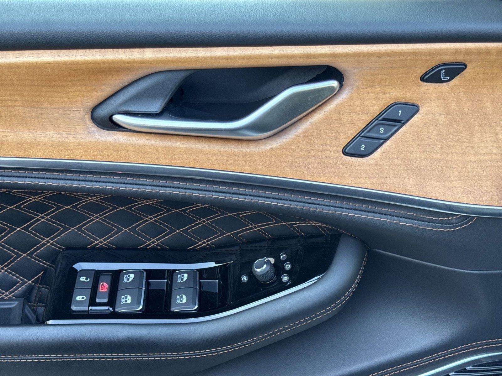 Used 2023 Jeep Grand Cherokee Summit image 15