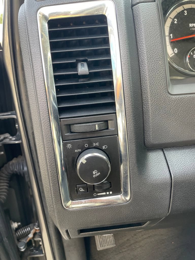 Used 2012 RAM 1500 Laramie RWD image 15