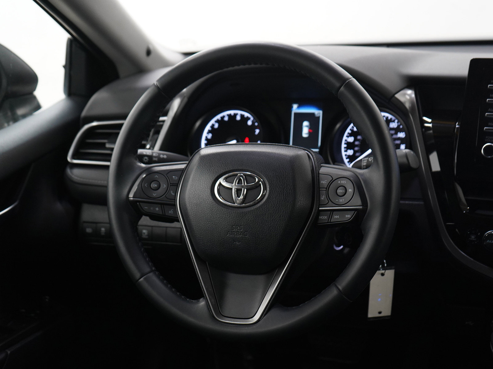 Used 2022 Toyota Camry SE FWD image 14