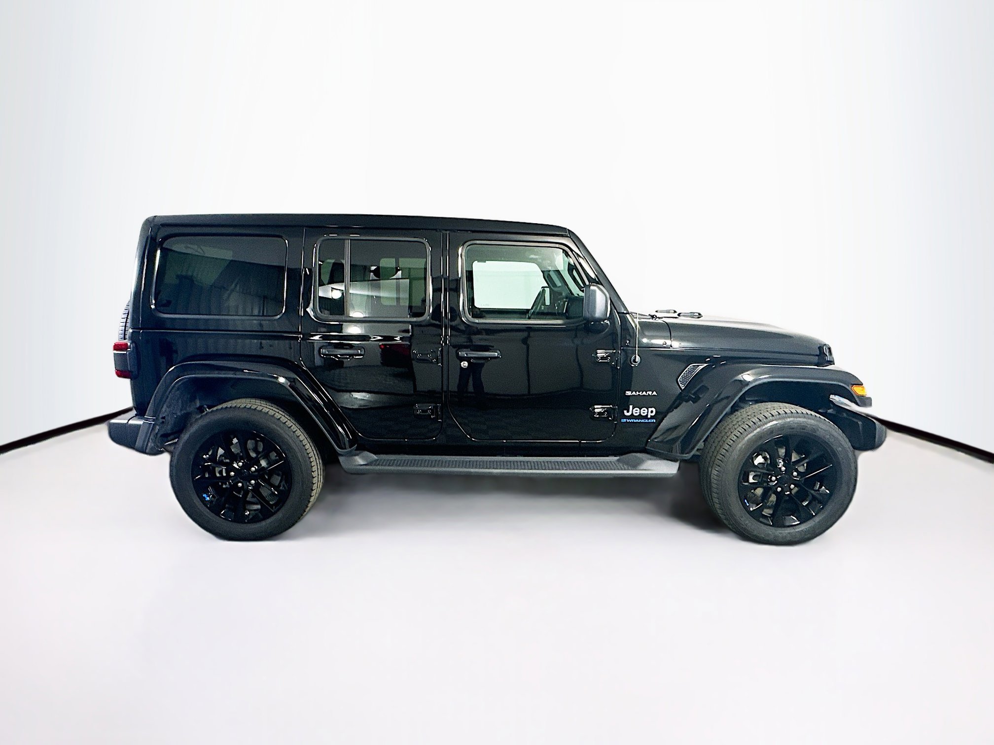 Used 2023 Jeep Wrangler Sahara w/ Cold Weather Group image 10