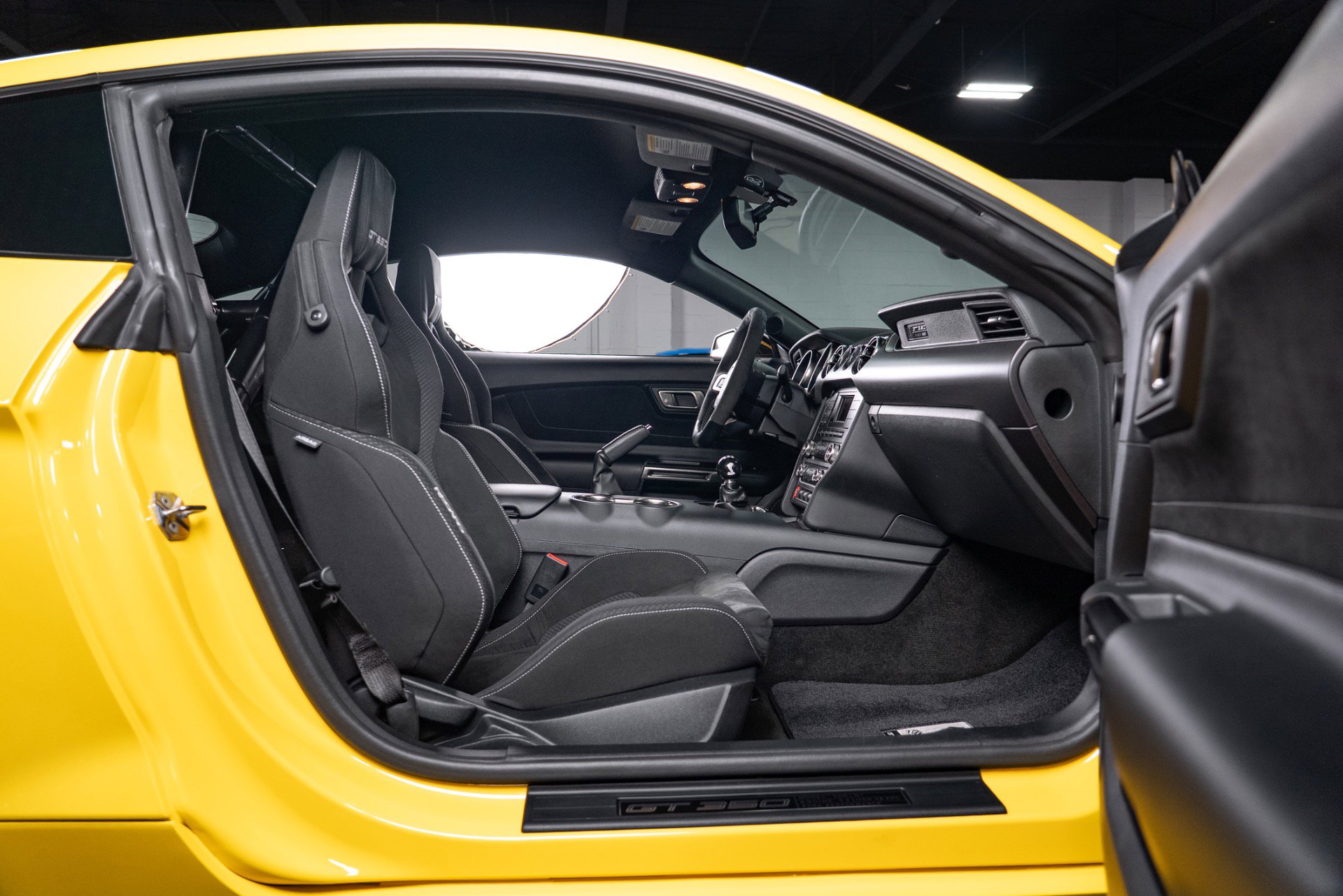 Used 2016 Ford Mustang Shelby GT350 w/ Track Package image 71