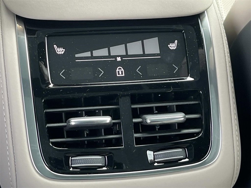 New 2026 Volvo XC90 B6 Ultra image 16