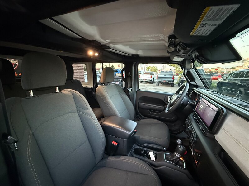 Used 2025 Jeep Wrangler Unlimited Sport AWD/4WD image 36