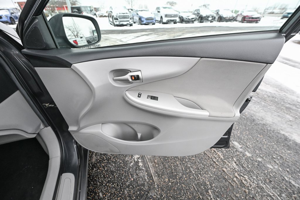 Used 2012 Toyota Corolla LE image 23