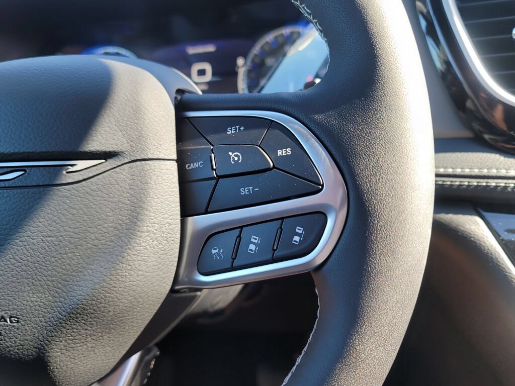 New 2027 Chrysler Pacifica Select w/ Family Tech Group AWD/4WD image 41