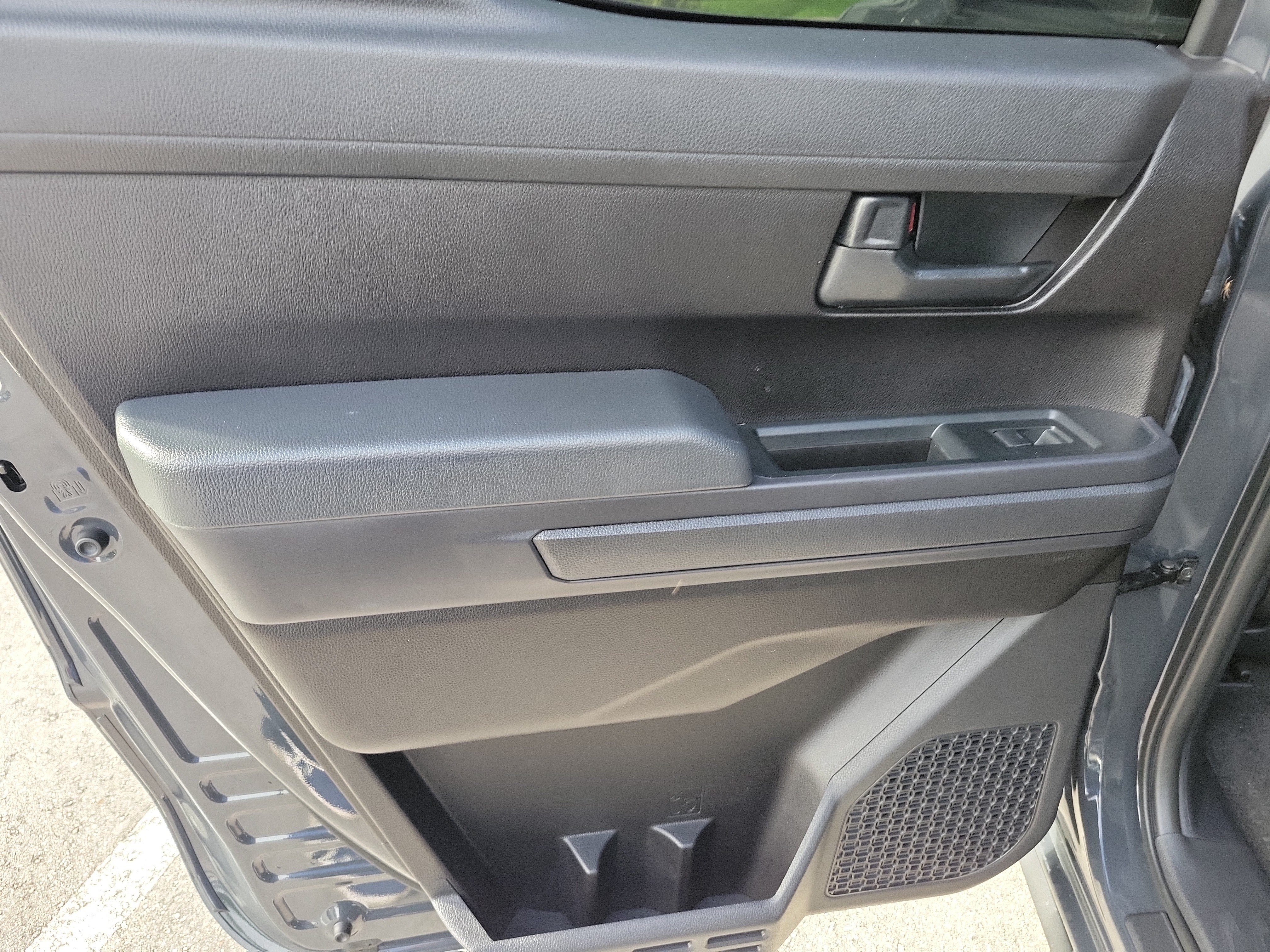 Certified 2025 Toyota Tacoma SR5 AWD/4WD image 11