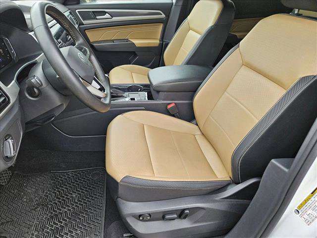 Used 2022 Volkswagen Atlas Cross Sport SE w/ Panoramic Sunroof Package FWD image 12