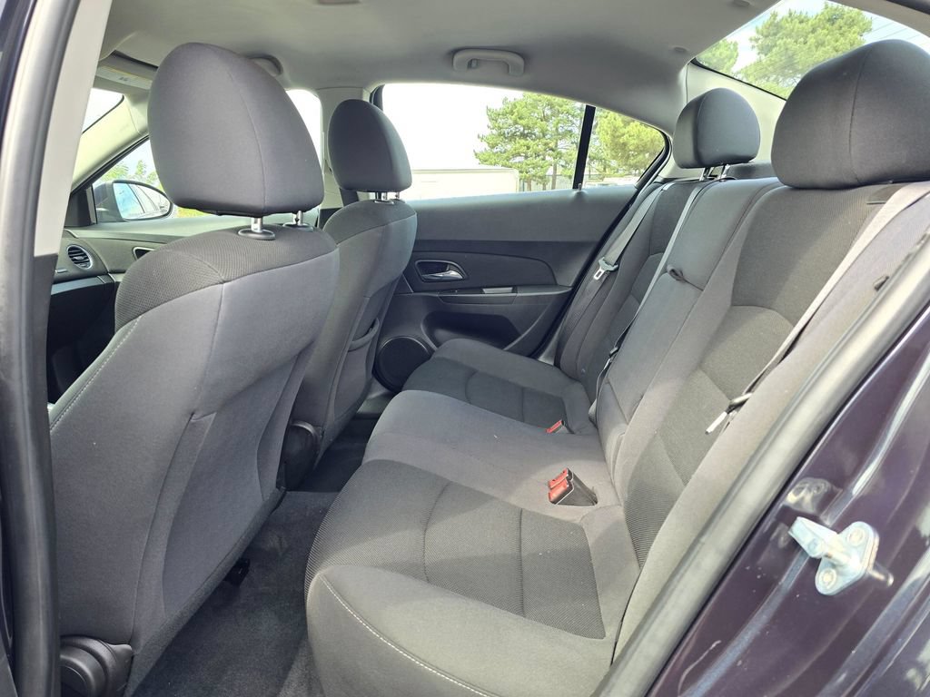 Used 2016 Chevrolet Cruze LT w/ Technology Package FWD image 15
