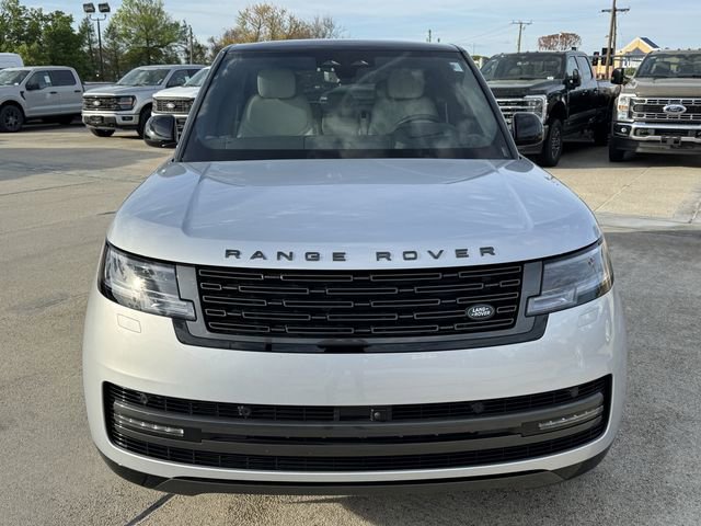 Used 2025 Land Rover Range Rover SE image 2