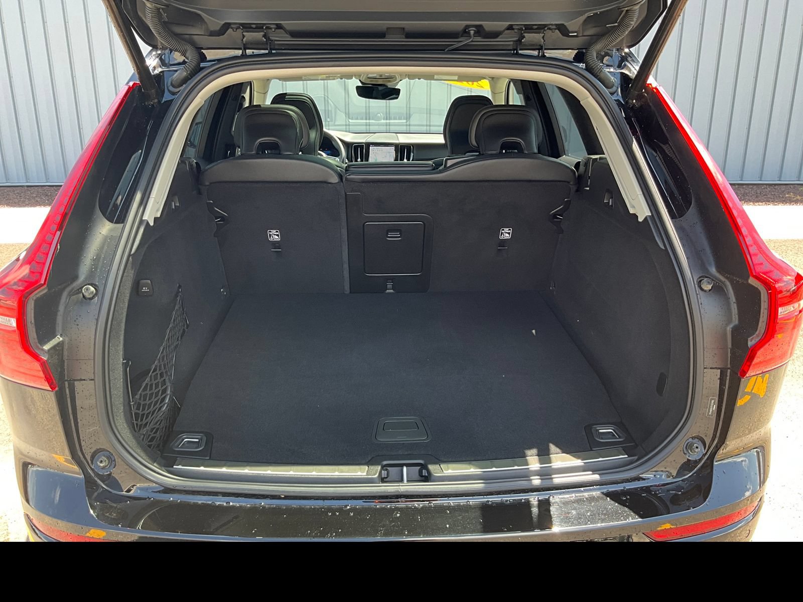 Used 2023 Volvo XC60 T8 Ultimate AWD/4WD image 11