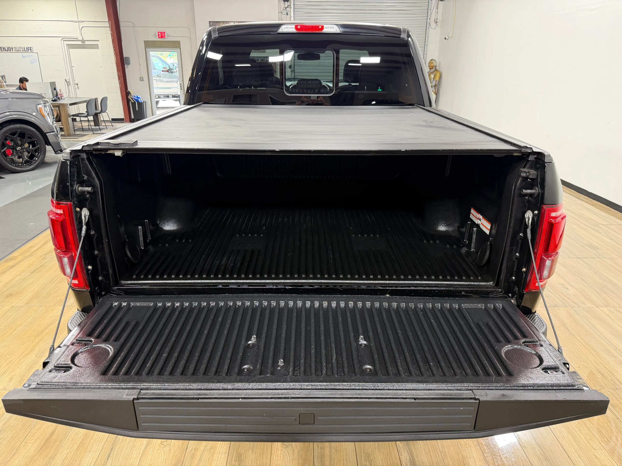Used 2016 Ford F150 King Ranch w/ Equipment Group 601A Luxury AWD/4WD image 8